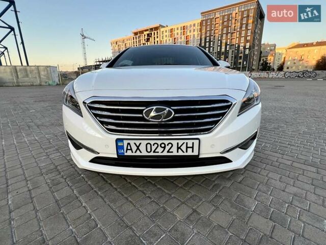 Білий Хендай Соната, об'ємом двигуна 2.36 л та пробігом 144 тис. км за 10900 $, фото 2 на Automoto.ua