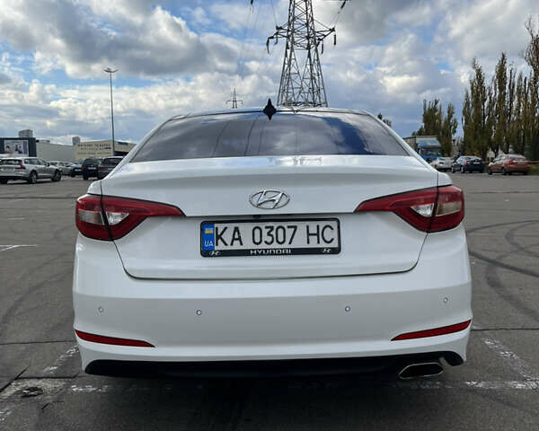 Білий Хендай Соната, об'ємом двигуна 2 л та пробігом 176 тис. км за 12500 $, фото 3 на Automoto.ua