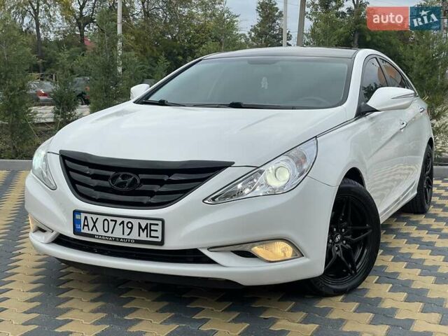 Білий Хендай Соната, об'ємом двигуна 2 л та пробігом 230 тис. км за 7500 $, фото 5 на Automoto.ua