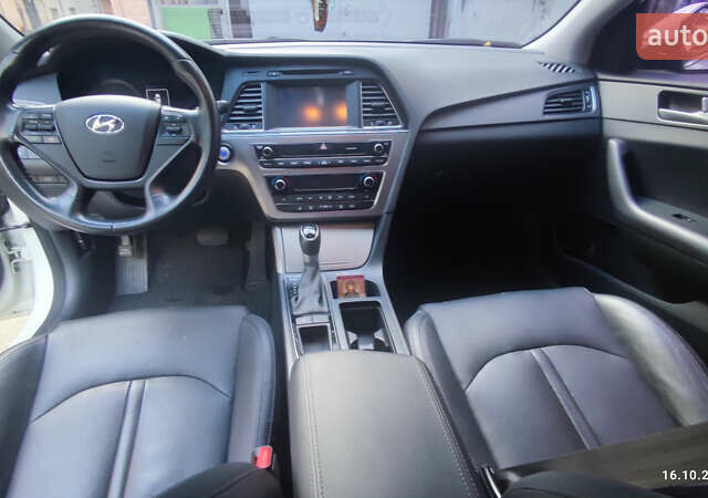 Білий Хендай Соната, об'ємом двигуна 2 л та пробігом 188 тис. км за 13300 $, фото 5 на Automoto.ua