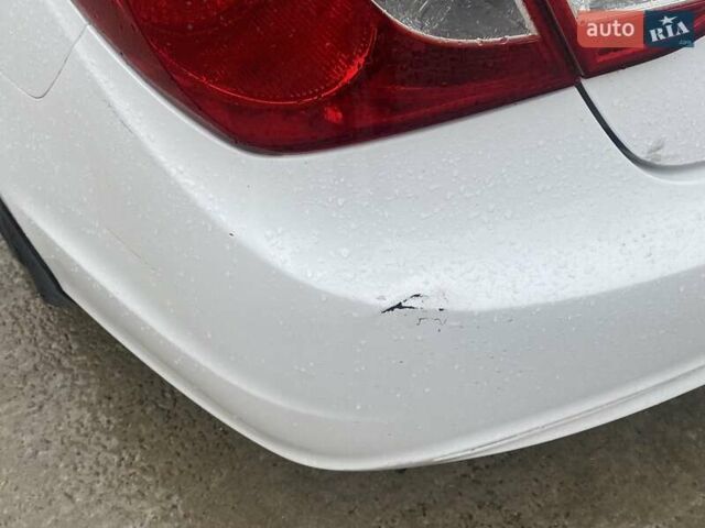 Белый Хендай Соната, объемом двигателя 2 л и пробегом 228 тыс. км за 7600 $, фото 11 на Automoto.ua