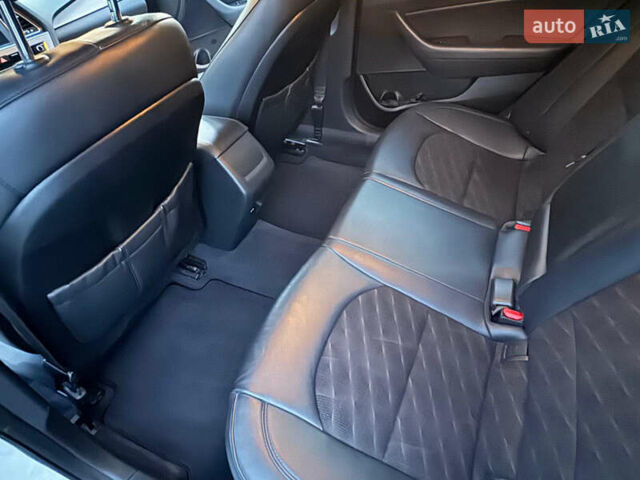 Білий Хендай Соната, об'ємом двигуна 2.4 л та пробігом 115 тис. км за 11000 $, фото 11 на Automoto.ua