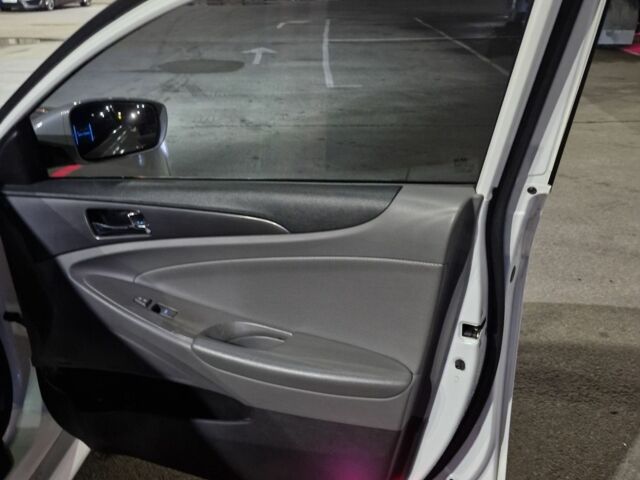 Білий Хендай Соната, об'ємом двигуна 2 л та пробігом 120 тис. км за 11600 $, фото 10 на Automoto.ua