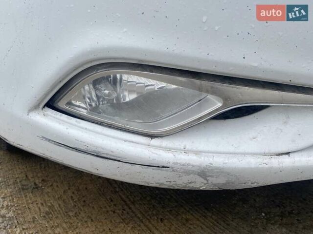Белый Хендай Соната, объемом двигателя 2 л и пробегом 228 тыс. км за 7600 $, фото 10 на Automoto.ua
