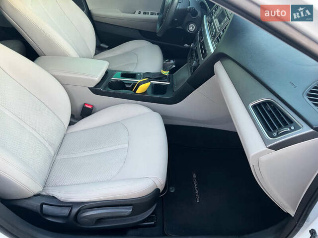 Білий Хендай Соната, об'ємом двигуна 2.36 л та пробігом 144 тис. км за 10900 $, фото 28 на Automoto.ua