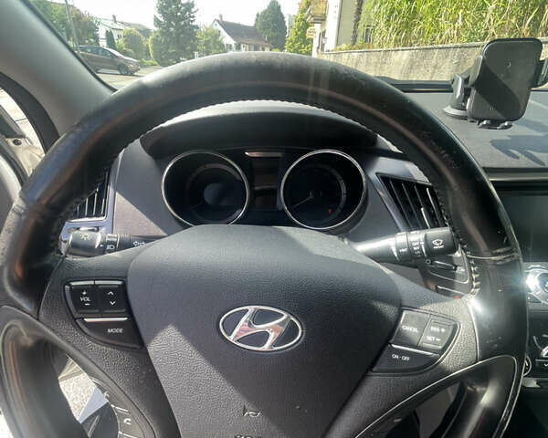 Білий Хендай Соната, об'ємом двигуна 2.36 л та пробігом 138 тис. км за 11000 $, фото 19 на Automoto.ua