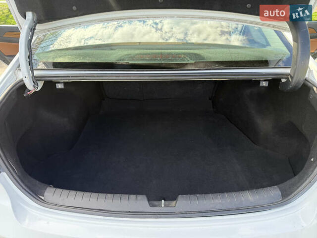 Білий Хендай Соната, об'ємом двигуна 2.36 л та пробігом 132 тис. км за 12000 $, фото 18 на Automoto.ua