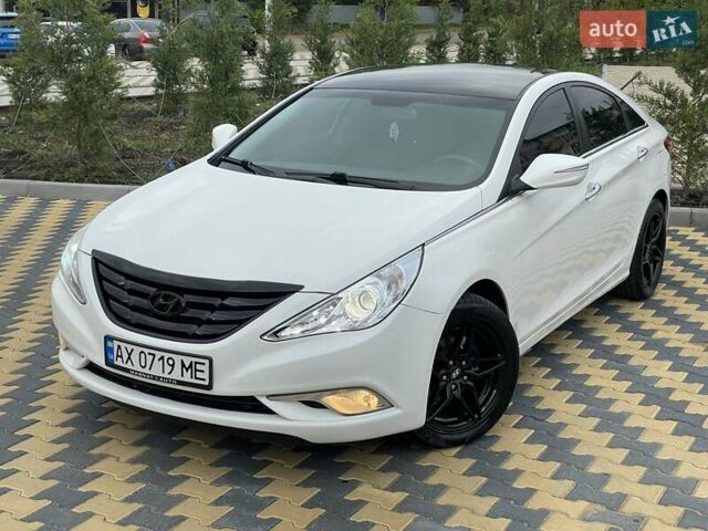 Білий Хендай Соната, об'ємом двигуна 2 л та пробігом 230 тис. км за 7500 $, фото 4 на Automoto.ua