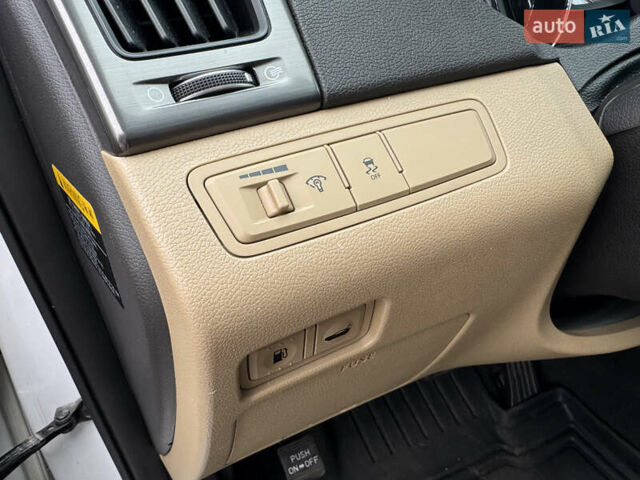 Білий Хендай Соната, об'ємом двигуна 2.36 л та пробігом 212 тис. км за 9990 $, фото 21 на Automoto.ua