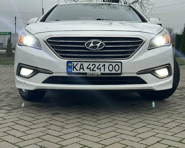 Белый Хендай Соната, объемом двигателя 2 л и пробегом 280 тыс. км за 9999 $, фото 8 на Automoto.ua