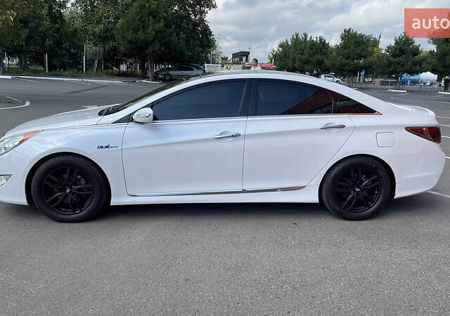 Белый Хендай Соната, объемом двигателя 2.4 л и пробегом 83 тыс. км за 12000 $, фото 1 на Automoto.ua