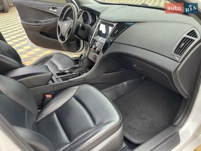 Білий Хендай Соната, об'ємом двигуна 2 л та пробігом 230 тис. км за 7500 $, фото 17 на Automoto.ua