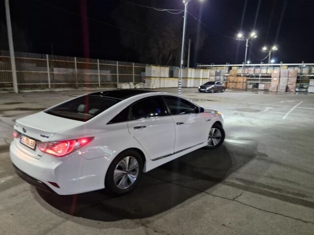 Білий Хендай Соната, об'ємом двигуна 2 л та пробігом 120 тис. км за 11600 $, фото 17 на Automoto.ua