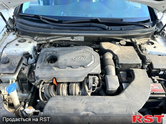 Білий Хендай Соната, об'ємом двигуна 2.4 л та пробігом 174 тис. км за 10000 $, фото 6 на Automoto.ua