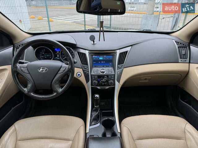 Білий Хендай Соната, об'ємом двигуна 2.36 л та пробігом 212 тис. км за 9990 $, фото 33 на Automoto.ua