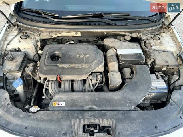 Білий Хендай Соната, об'ємом двигуна 2.36 л та пробігом 144 тис. км за 10900 $, фото 34 на Automoto.ua