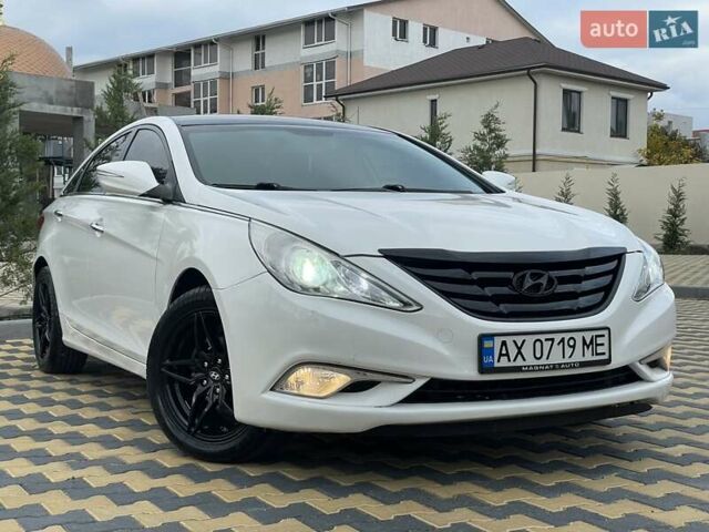 Білий Хендай Соната, об'ємом двигуна 2 л та пробігом 230 тис. км за 7500 $, фото 11 на Automoto.ua