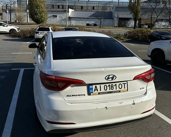 Белый Хендай Соната, объемом двигателя 2 л и пробегом 406 тыс. км за 8000 $, фото 12 на Automoto.ua