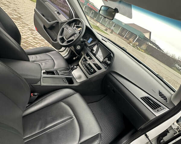 Белый Хендай Соната, объемом двигателя 2 л и пробегом 280 тыс. км за 9999 $, фото 13 на Automoto.ua