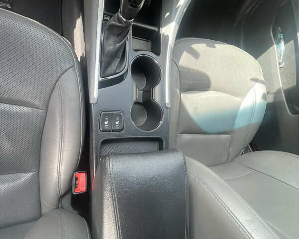 Білий Хендай Соната, об'ємом двигуна 2.36 л та пробігом 138 тис. км за 11000 $, фото 15 на Automoto.ua