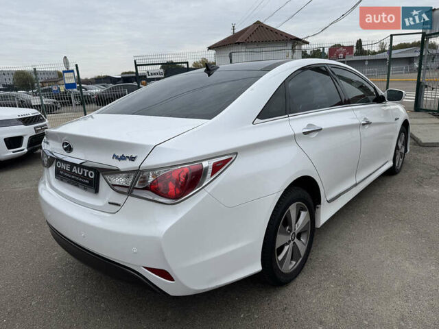 Білий Хендай Соната, об'ємом двигуна 2.36 л та пробігом 212 тис. км за 9990 $, фото 6 на Automoto.ua