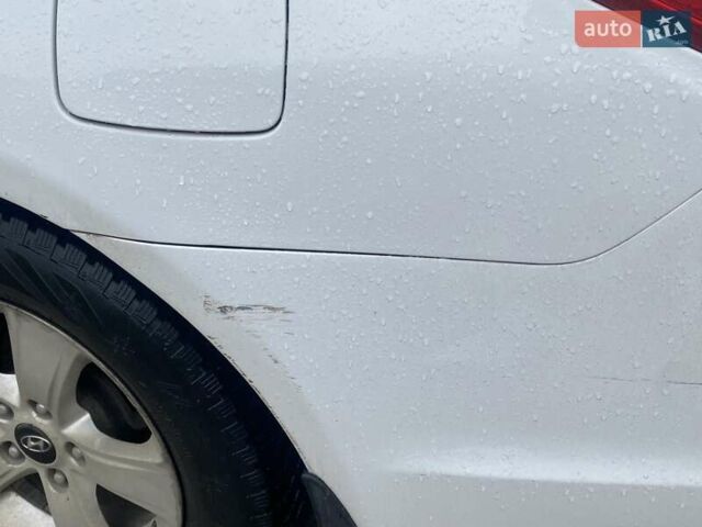Белый Хендай Соната, объемом двигателя 2 л и пробегом 228 тыс. км за 7600 $, фото 12 на Automoto.ua