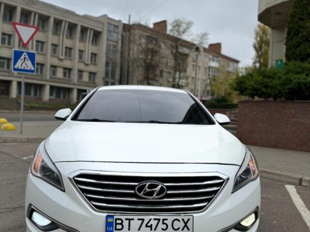 Белый Хендай Соната, объемом двигателя 2 л и пробегом 325 тыс. км за 7700 $, фото 3 на Automoto.ua