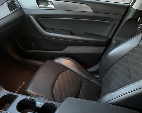 Белый Хендай Соната, объемом двигателя 2.36 л и пробегом 132 тыс. км за 10600 $, фото 33 на Automoto.ua