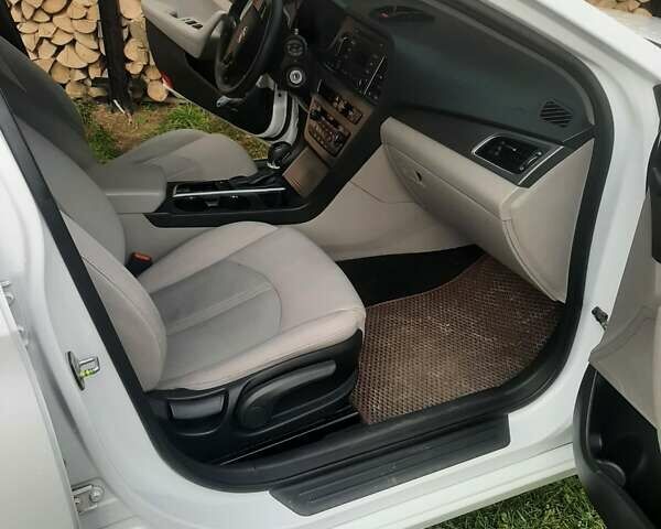 Білий Хендай Соната, об'ємом двигуна 2.4 л та пробігом 210 тис. км за 8999 $, фото 12 на Automoto.ua