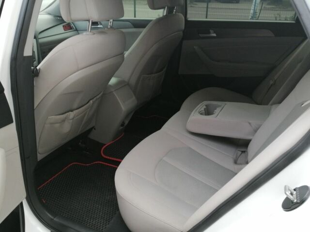 Білий Хендай Соната, об'ємом двигуна 2.4 л та пробігом 117 тис. км за 7500 $, фото 6 на Automoto.ua