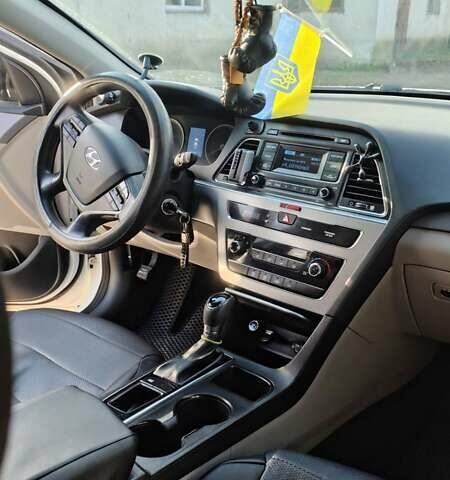 Білий Хендай Соната, об'ємом двигуна 2.36 л та пробігом 220 тис. км за 7900 $, фото 17 на Automoto.ua