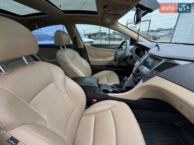 Білий Хендай Соната, об'ємом двигуна 2.36 л та пробігом 212 тис. км за 9990 $, фото 44 на Automoto.ua