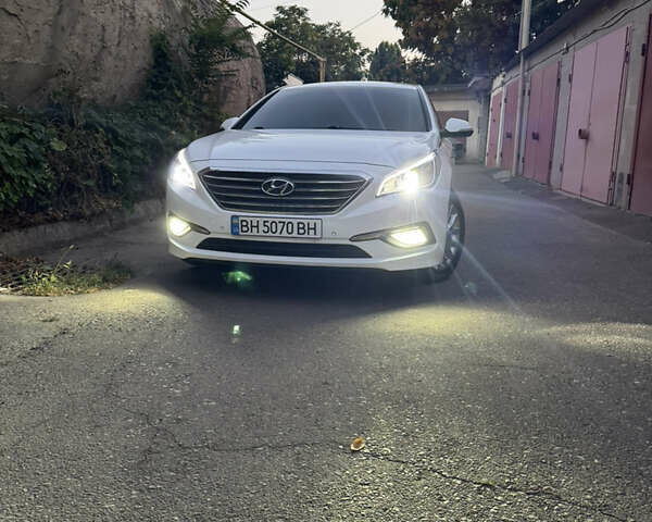 Білий Хендай Соната, об'ємом двигуна 2 л та пробігом 262 тис. км за 12700 $, фото 2 на Automoto.ua