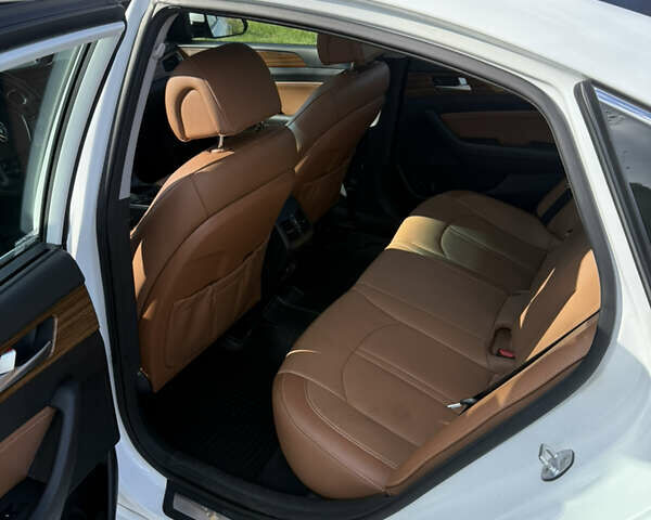 Білий Хендай Соната, об'ємом двигуна 2.36 л та пробігом 132 тис. км за 12000 $, фото 11 на Automoto.ua