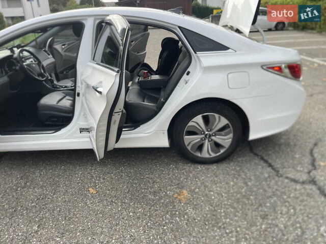 Білий Хендай Соната, об'ємом двигуна 2.36 л та пробігом 138 тис. км за 11000 $, фото 5 на Automoto.ua