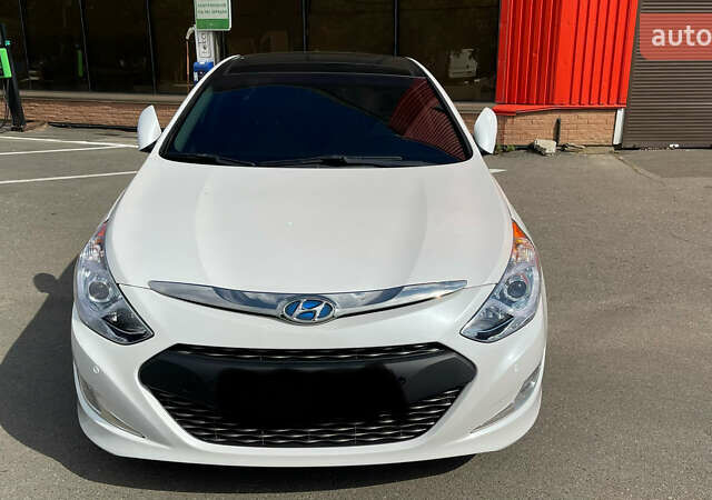Белый Хендай Соната, объемом двигателя 2.4 л и пробегом 83 тыс. км за 12000 $, фото 4 на Automoto.ua