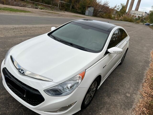 Белый Хендай Соната, объемом двигателя 2.4 л и пробегом 195 тыс. км за 8500 $, фото 7 на Automoto.ua