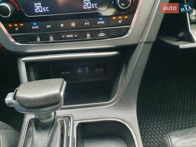 Белый Хендай Соната, объемом двигателя 2.36 л и пробегом 235 тыс. км за 11000 $, фото 17 на Automoto.ua