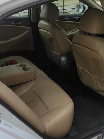 Белый Хендай Соната, объемом двигателя 2.36 л и пробегом 185 тыс. км за 10999 $, фото 9 на Automoto.ua