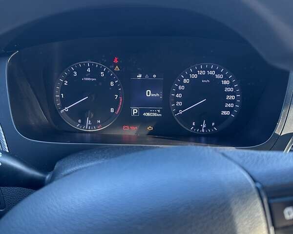 Белый Хендай Соната, объемом двигателя 2 л и пробегом 406 тыс. км за 8000 $, фото 18 на Automoto.ua