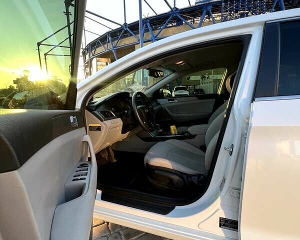 Білий Хендай Соната, об'ємом двигуна 2.36 л та пробігом 144 тис. км за 10900 $, фото 25 на Automoto.ua