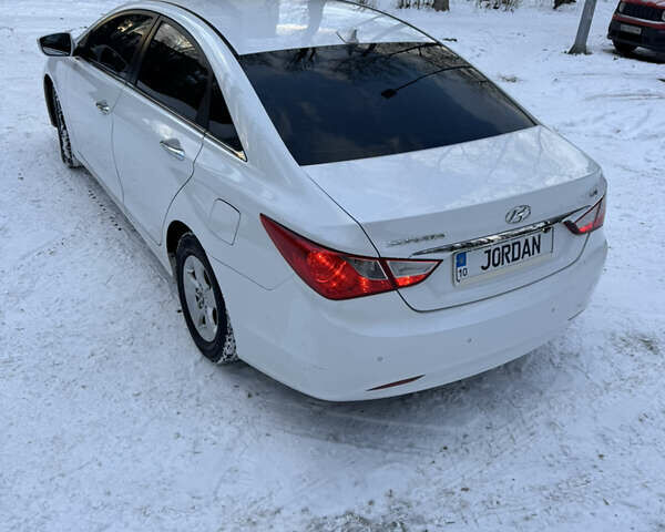 Білий Хендай Соната, об'ємом двигуна 2 л та пробігом 194 тис. км за 10500 $, фото 4 на Automoto.ua