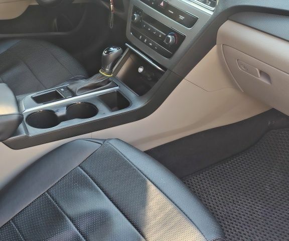 Белый Хендай Соната, объемом двигателя 2.4 л и пробегом 220 тыс. км за 7900 $, фото 2 на Automoto.ua