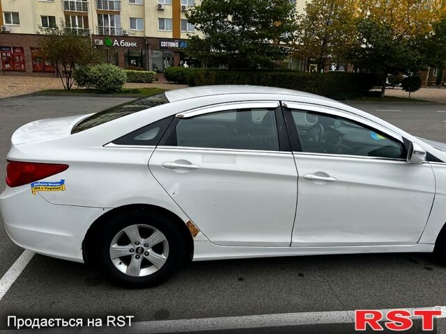 Белый Хендай Соната, объемом двигателя 2 л и пробегом 188 тыс. км за 7300 $, фото 3 на Automoto.ua