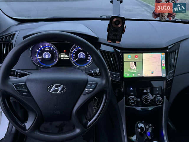 Белый Хендай Соната, объемом двигателя 2 л и пробегом 331 тыс. км за 7600 $, фото 10 на Automoto.ua