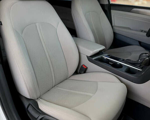 Хендай Соната 2014 у Дніпро (Дніпропетровську) на Automoto.ua Білий Хендай Соната, об'ємом двигуна 2.36 л та пробігом 160 тис. км за 9599 $, фото 21 на Automoto.ua