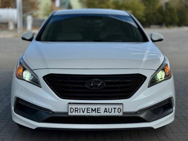Белый Хендай Соната, объемом двигателя 2.4 л и пробегом 160 тыс. км за 9599 $, фото 1 на Automoto.ua