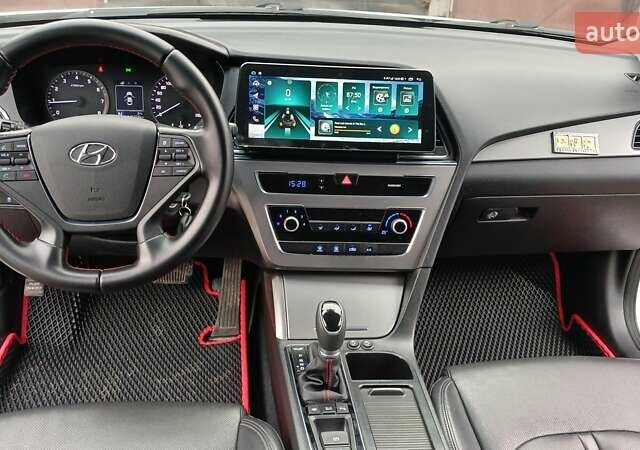 Хендай Соната 2014 в Запорожье на Automoto.ua Белый Хендай Соната, объемом двигателя 2 л и пробегом 138 тыс. км за 16007 $, фото 10 на Automoto.ua