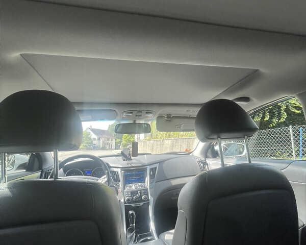 Білий Хендай Соната, об'ємом двигуна 2.36 л та пробігом 138 тис. км за 11000 $, фото 28 на Automoto.ua