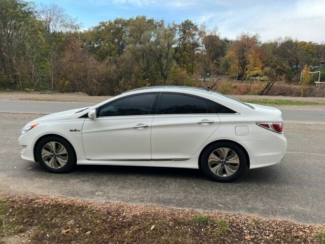 Белый Хендай Соната, объемом двигателя 2.4 л и пробегом 195 тыс. км за 8500 $, фото 5 на Automoto.ua